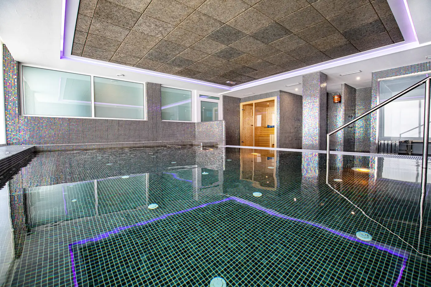 Piscina climatizada del spa de Alcossebre Sea Experience